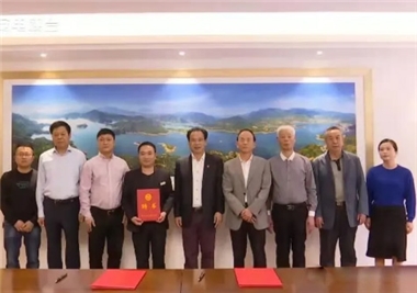 星空官方网页版
科技‖捐赠100万元，助力教育发展，践行社会责任使命